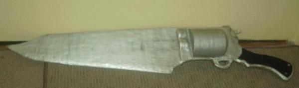 Squall&#039;s Gunblade - paper mache style, very effective for a weapon. <img...